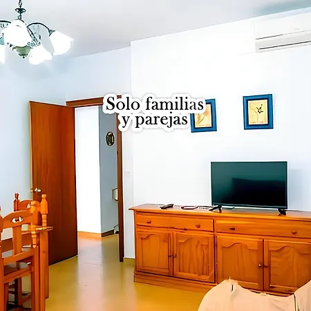 Centrico En Conil Con Balcon Privado, Aire Acondicionado Y Garaje Familia