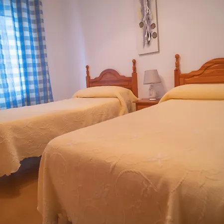 Apartamento Centrico En Conil Con Balcon Privado, Aire Acondicionado Y Garaje Familia *