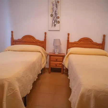 Apartamento Centrico En Conil Con Balcon Privado, Aire Acondicionado Y Garaje Familia *